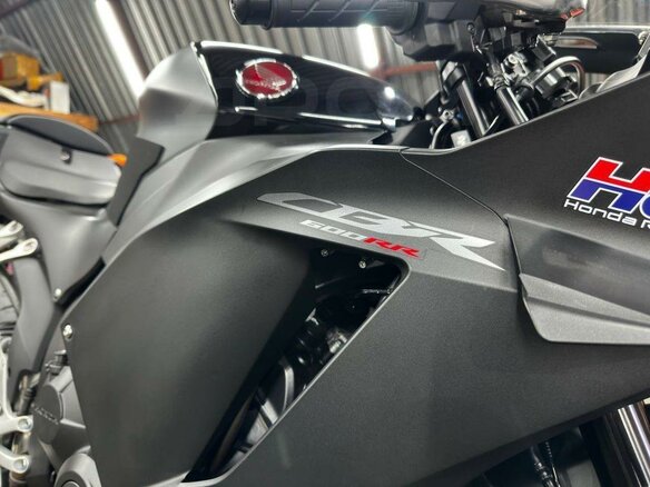 2023 Honda CBR 600RR, чёрный, 1320000 рублей - вид 13