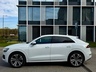 2018 Audi Q8 55 TFSI I (4M), белый, 4000000 рублей, вид 4