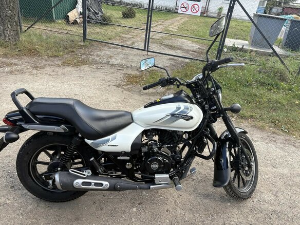 2019 Bajaj Avenger, белый, 150000 рублей