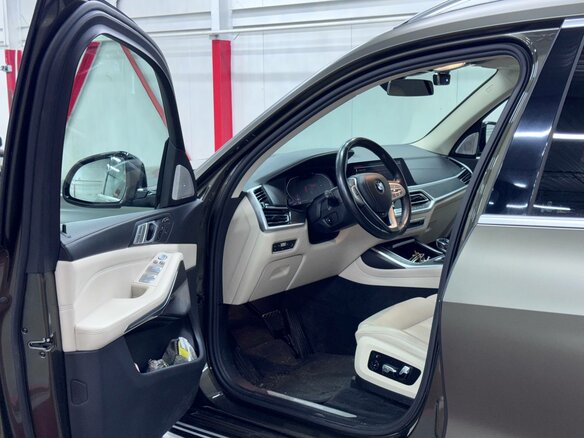 2021 BMW X7 40d I (G07), зелёный, 9800000 рублей - вид 6