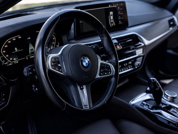 2020 BMW 5 серии 530i xDrive VII (G30/G31/G38) Рестайлинг, серый, 6000000 рублей - вид 10