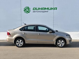 2017 Volkswagen Polo V Рестайлинг, бежевый, 770000 рублей, вид 4