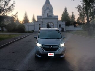 2017 Honda Freed+ II, серый, 1375000 рублей, вид 2