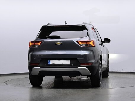 2022 Chevrolet TrailBlazer III, серый, 1787007 рублей, вид 4