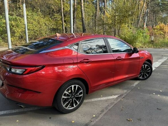 2022 JAC J7 I, красный, 999999 рублей - вид 4