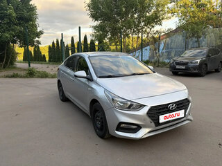 2017 Hyundai Solaris II, серебристый, 650000 рублей, вид 2