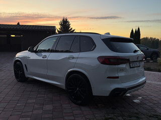 2021 BMW X5 40i IV (G05/G18), белый, 5500000 рублей, вид 4