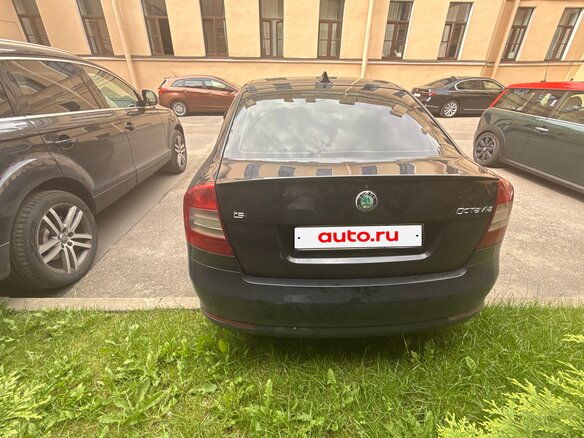 2011 Skoda Octavia II (A5) Рестайлинг, чёрный, 600000 рублей - вид 3