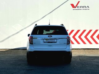 2015 Ford Explorer V Рестайлинг, белый, 2250000 рублей, вид 4