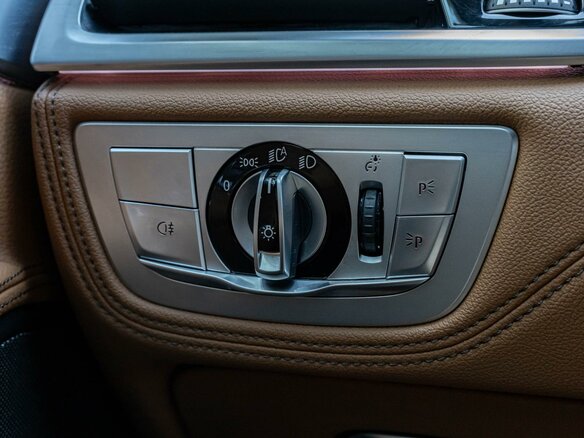 2021 BMW 7 серии 730i VI (G11/G12) Рестайлинг, серый, 5450000 рублей - вид 24