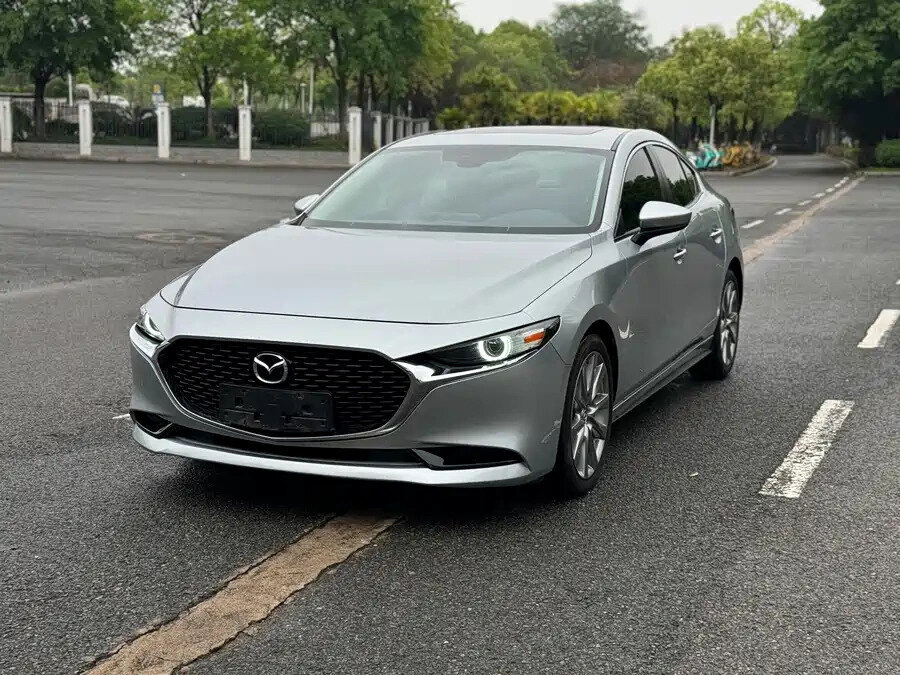 Открыть фотографии: Mazda 3 IV (BP)