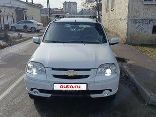 2013 Chevrolet Niva I Рестайлинг, белый, 650000 рублей, вид 1