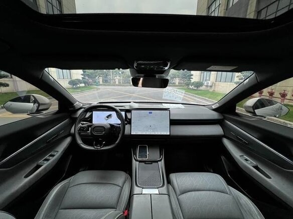 2024 Lynk & Co 08 21.2 kWh I, бежевый, 3300000 рублей - вид 14