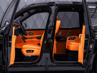 2026 Rolls-Royce Cullinan Black Badge I Рестайлинг (Series II), чёрный, 65000000 рублей, вид 4
