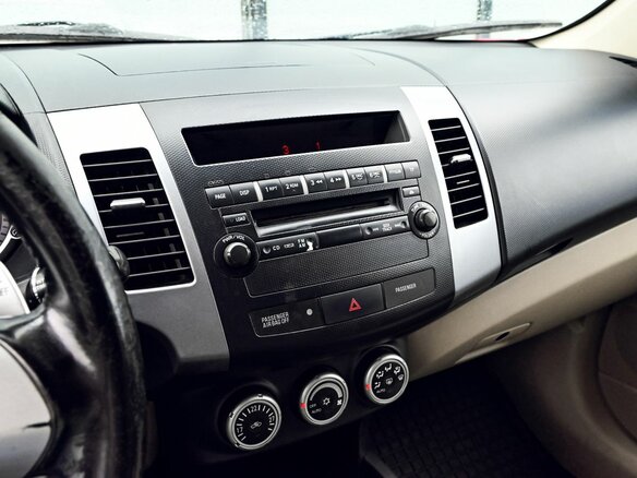 2007 Mitsubishi Outlander II, красный - вид 9