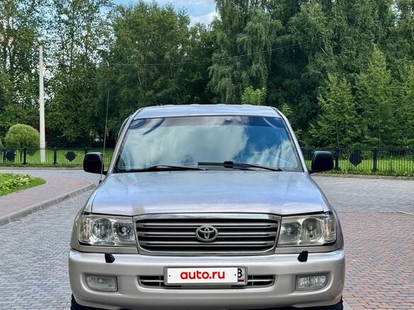 1998 Toyota Land Cruiser 105 100 Series, серебристый - вид 1