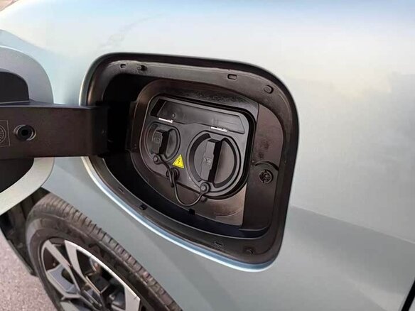 2025 MG 4 EV 42.8 kWh II, зелёный, 1675000 рублей - вид 23