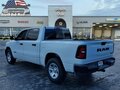 2026 Ram 1500 Crew Cab eTorque V Рестайлинг, белый - вид 2