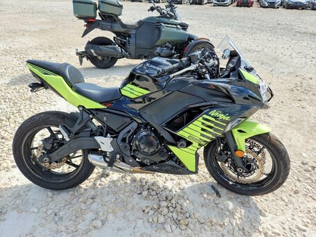 2026 Kawasaki Ninja 650, зелёный, 717641 рублей, вид 1