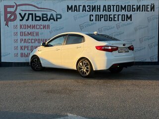 2013 Kia Rio 5-speed III, белый, 775000 рублей, вид 4