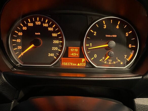 2010 BMW 1 серии 116i I (E81/E82/E87/E88) Рестайлинг, белый, 900000 рублей - вид 26