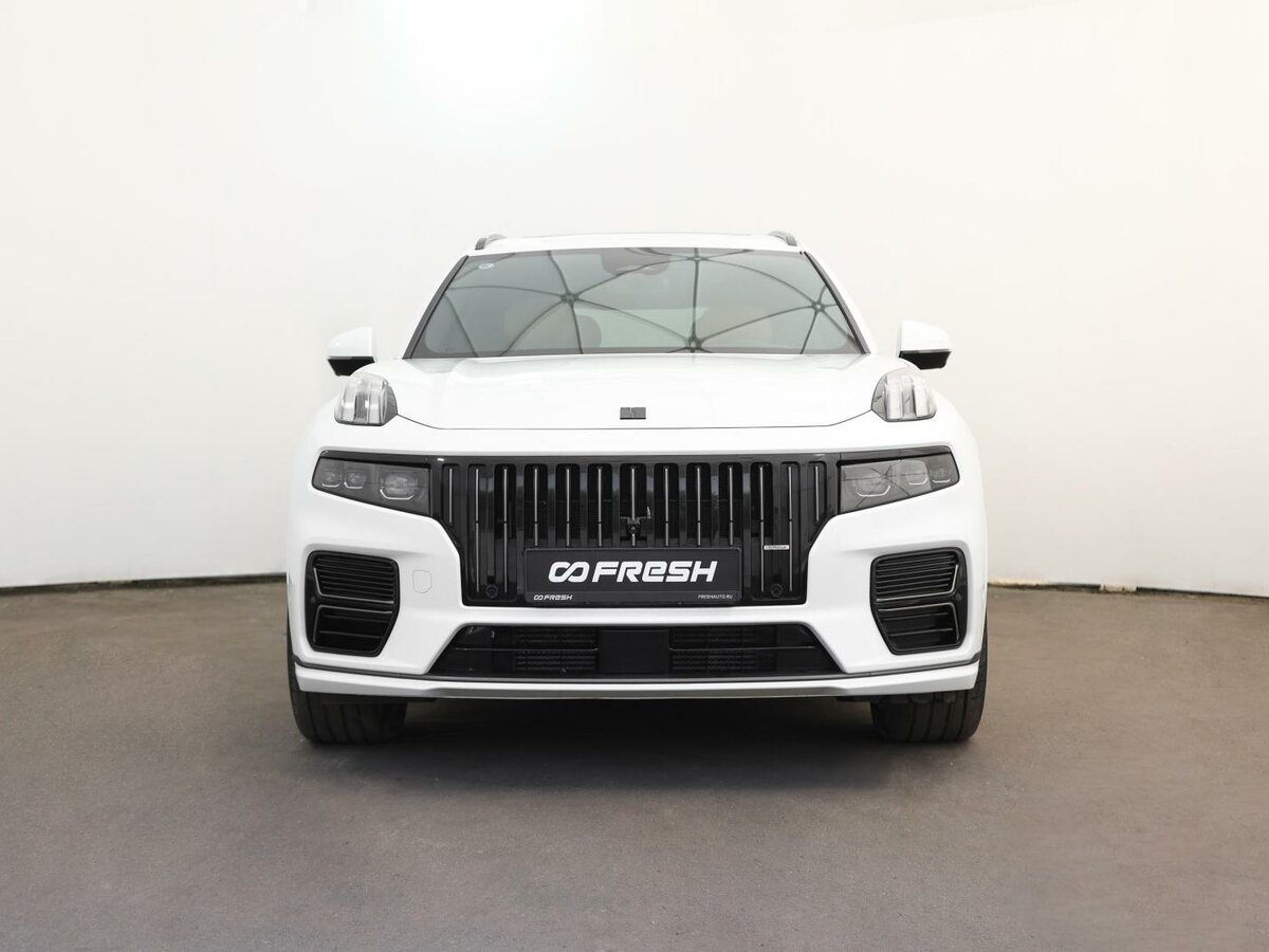 Открыть фотографии: Lynk & Co 09