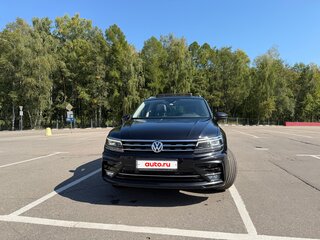 2020 Volkswagen Tiguan II, чёрный, 2744444 рублей, вид 3