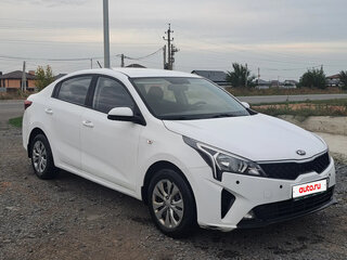 2021 Kia Rio IV Рестайлинг, белый, 1280000 рублей, вид 1