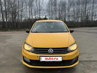 2017 Volkswagen Polo V Рестайлинг, жёлтый, 1350000 рублей, вид 1