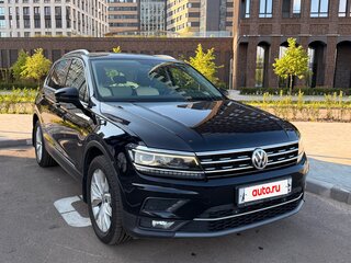 2017 Volkswagen Tiguan II, чёрный, 2200000 рублей, вид 3