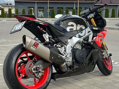 2018 Aprilia Tuono V4, красный, 999999 рублей, вид 1