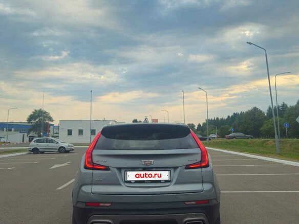 2023 Cadillac XT4 I, серебристый, 2050000 рублей - вид 3