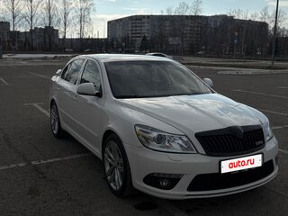 2011 Skoda Octavia RS II Рестайлинг, белый, 1200000 рублей, вид 3