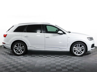 2020 Audi Q7 45 TDI II (4M) Рестайлинг, белый, 5674779 рублей, вид 4