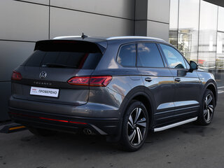 2021 Volkswagen Touareg III, серый, 7398000 рублей, вид 5