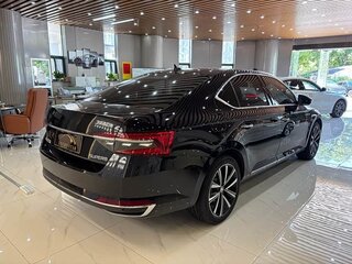 2023 Skoda Superb III Рестайлинг, чёрный, 1630000 рублей, вид 5