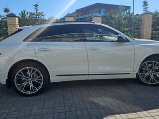 2019 Audi Q8 55 TFSI I (4M), белый, 5000000 рублей, вид 3