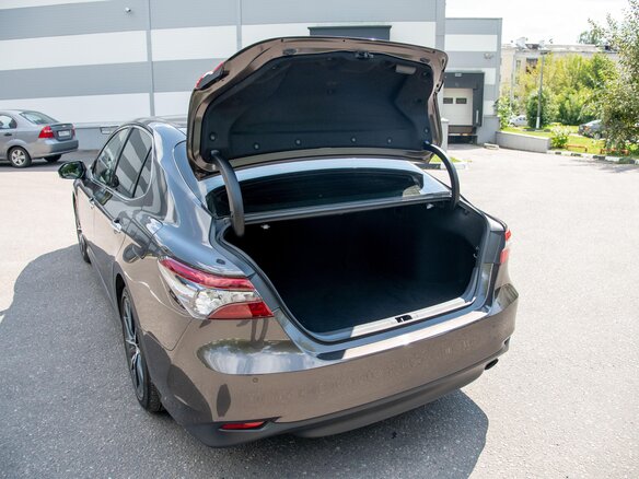 2022 Toyota Camry VIII (XV70) Рестайлинг, коричневый, 5600000 рублей - вид 18