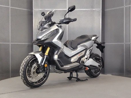2017 Honda X-ADV, серый, 989000 рублей, вид 4