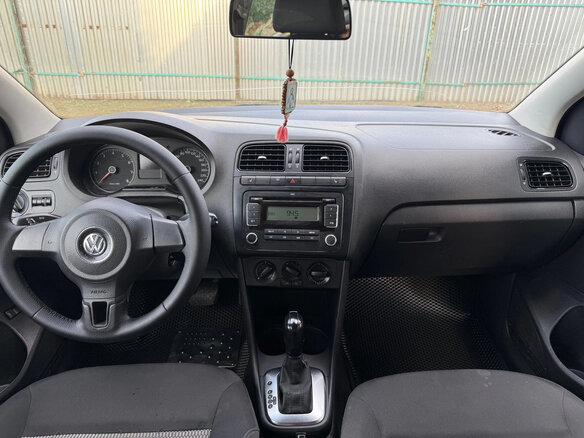 2011 Volkswagen Polo V, красный - вид 12