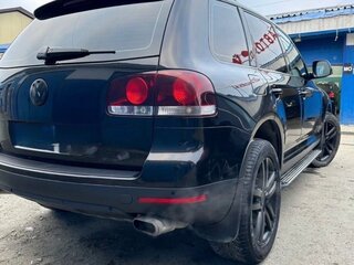2010 Volkswagen Touareg I Рестайлинг, чёрный, 1400000 рублей, вид 5