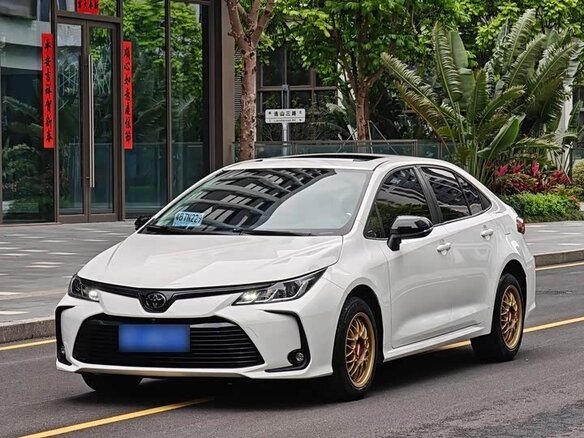 2023 Toyota Corolla XII (E210) Рестайлинг, белый, 1205000 рублей