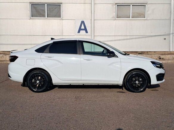 2023 Lada (ВАЗ) Vesta I Рестайлинг (NG), белый - вид 3