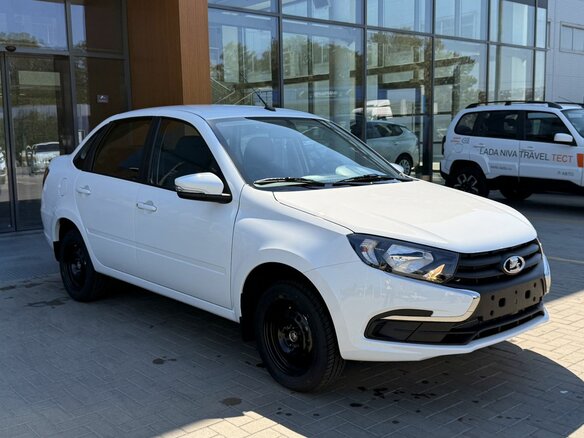 2026 Lada (ВАЗ) Granta I Рестайлинг, белый, 1156000 рублей - вид 3