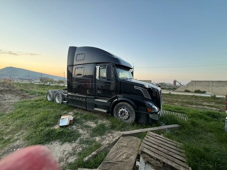 2004 Volvo VNL, чёрный, 4300000 рублей, вид 5
