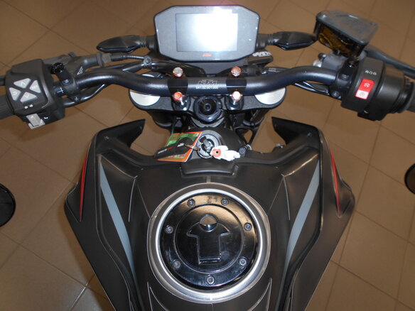 2018 KTM 790 Duke, серый - вид 20