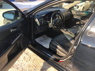2017 Toyota Camry VII (XV50) Рестайлинг, чёрный, 2300000 рублей, вид 4