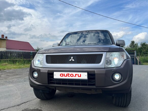 2011 Mitsubishi Pajero IV Рестайлинг 1, коричневый, 2000000 рублей - вид 1