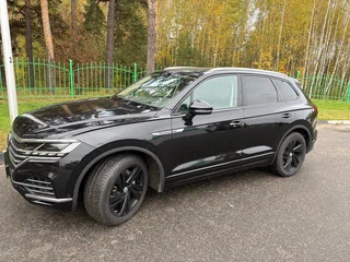 2021 Volkswagen Touareg III, чёрный, 4200000 рублей, вид 1