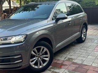 2017 Audi Q7 II (4M), серый, 4600000 рублей, вид 4